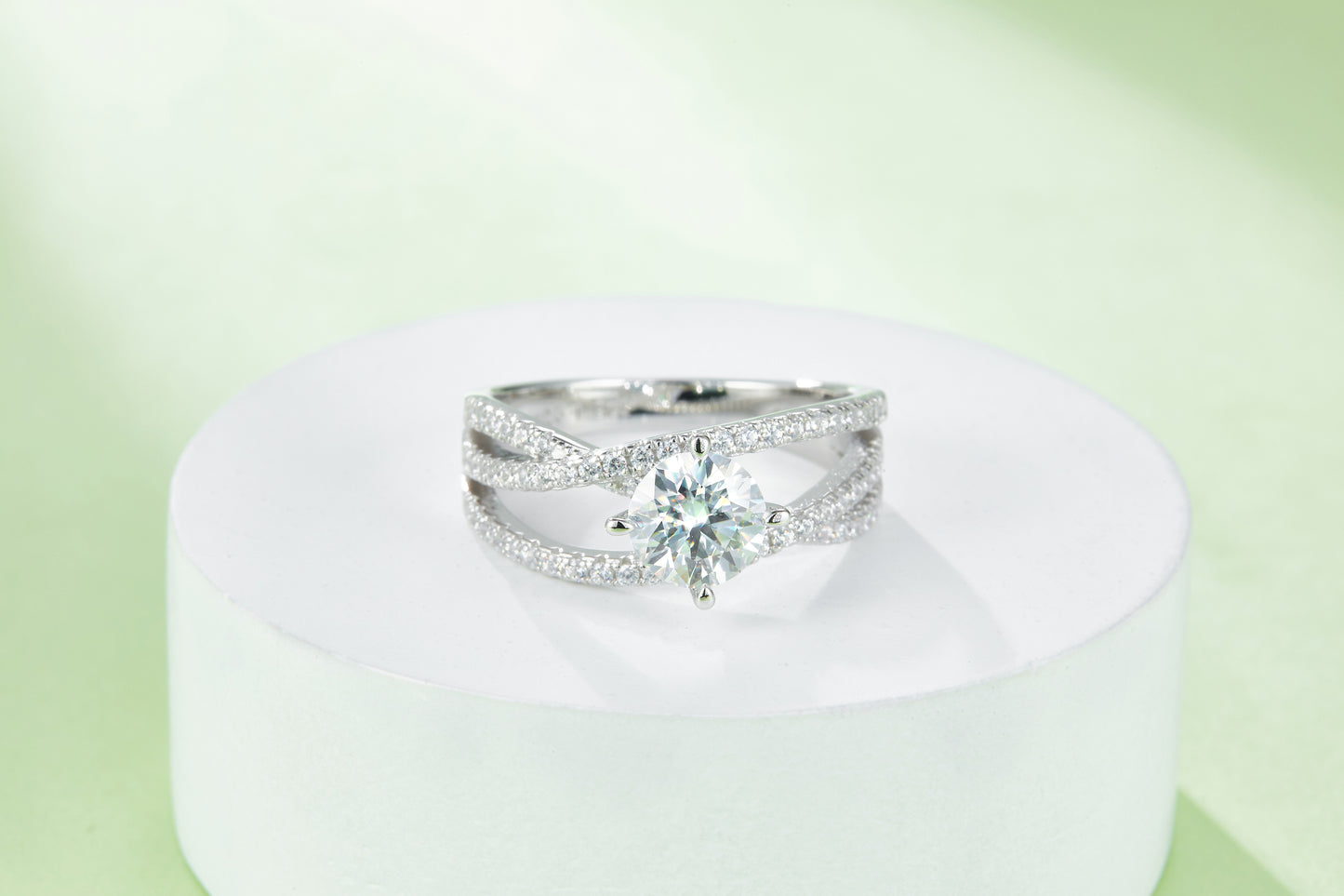 Moissanite Diamond Women's Ring