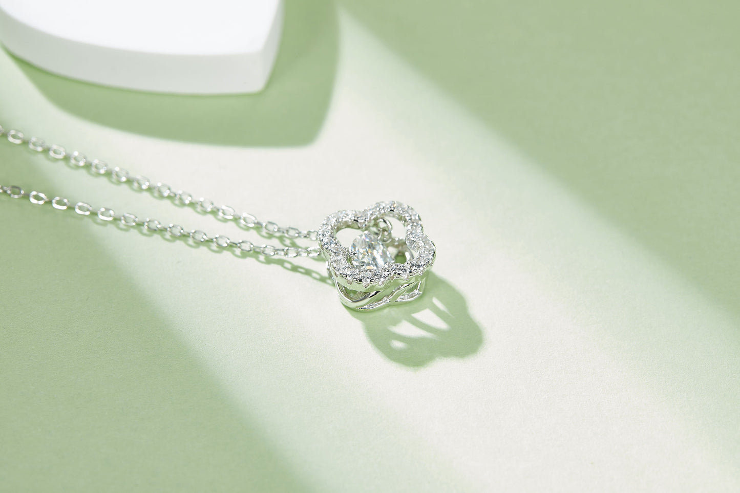Moissanite Diamond Four Leaf Clover Dancing Pendant OLDC
