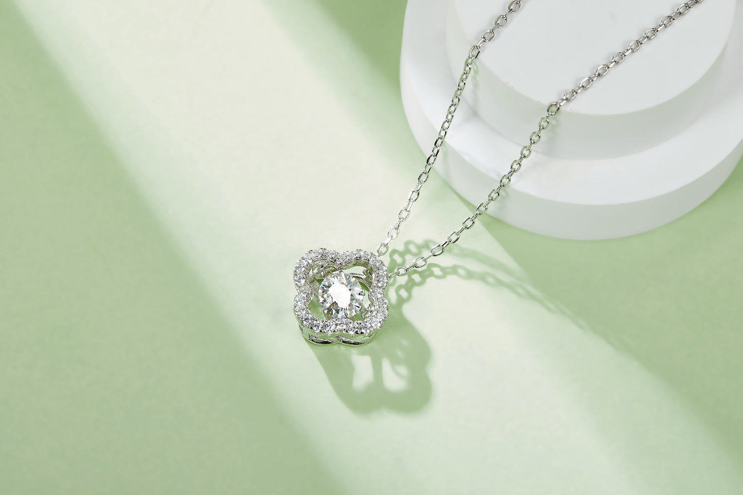 Moissanite Diamond Four Leaf Clover Dancing Pendant OLDC